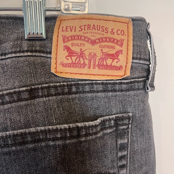 Levi's Gray Vintage Boyfriend Jeans Versatile Style Size 33 - Picture 5 of 11